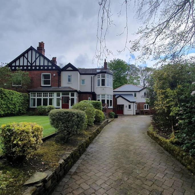 Churstonbnb, Private Flat Within Family Home, Bolton Lostock Екстер'єр фото